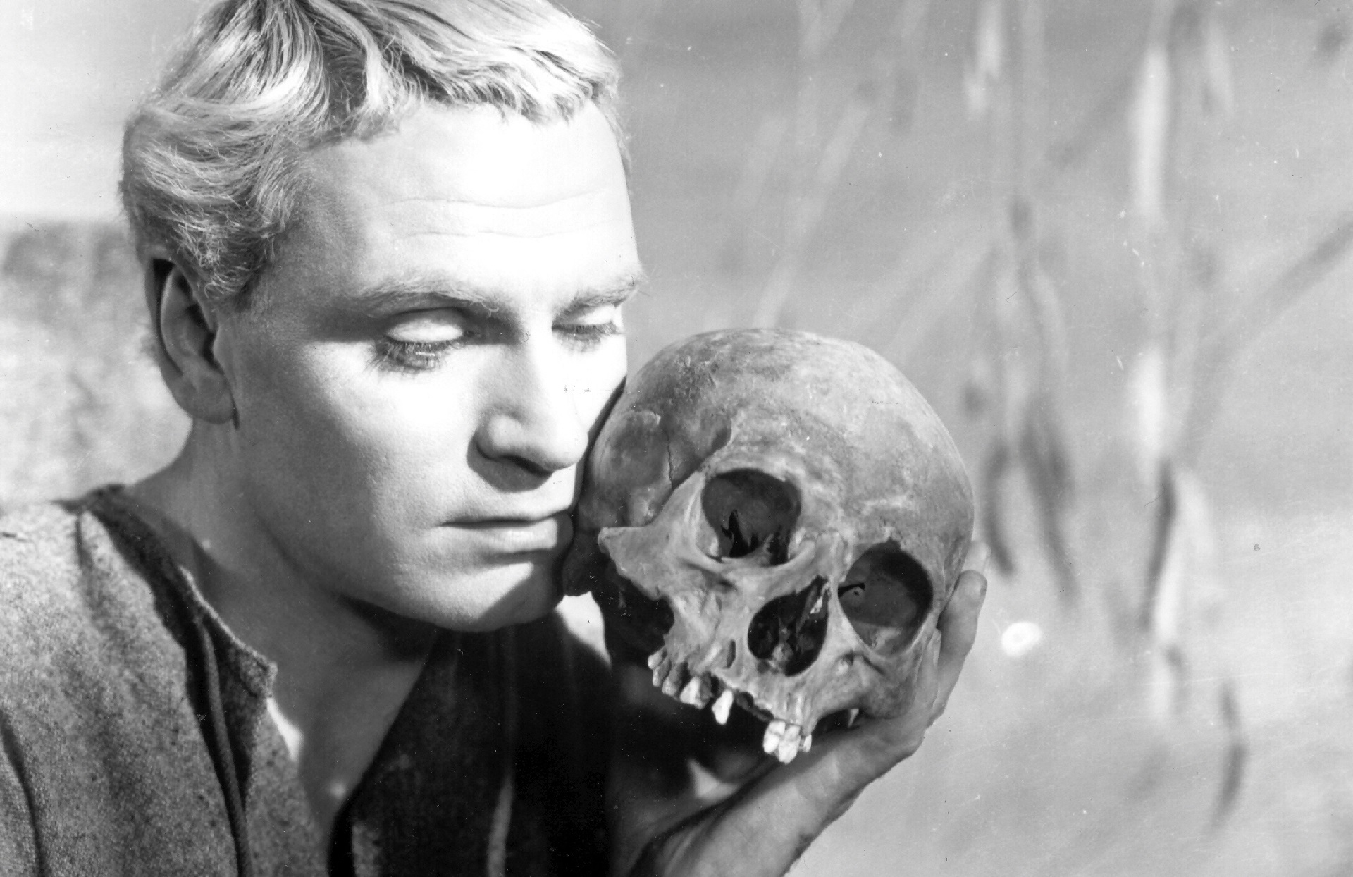 hamlet skull to be or not to be